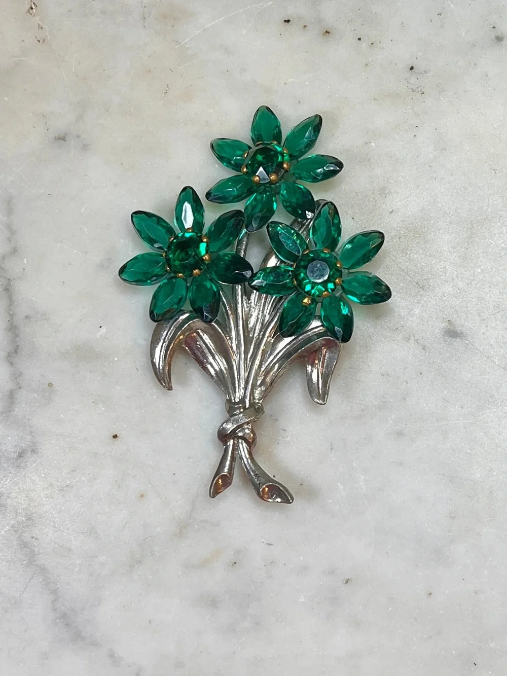 Vintage Green  Acrylic prong set stone floral spray brooch 3.5